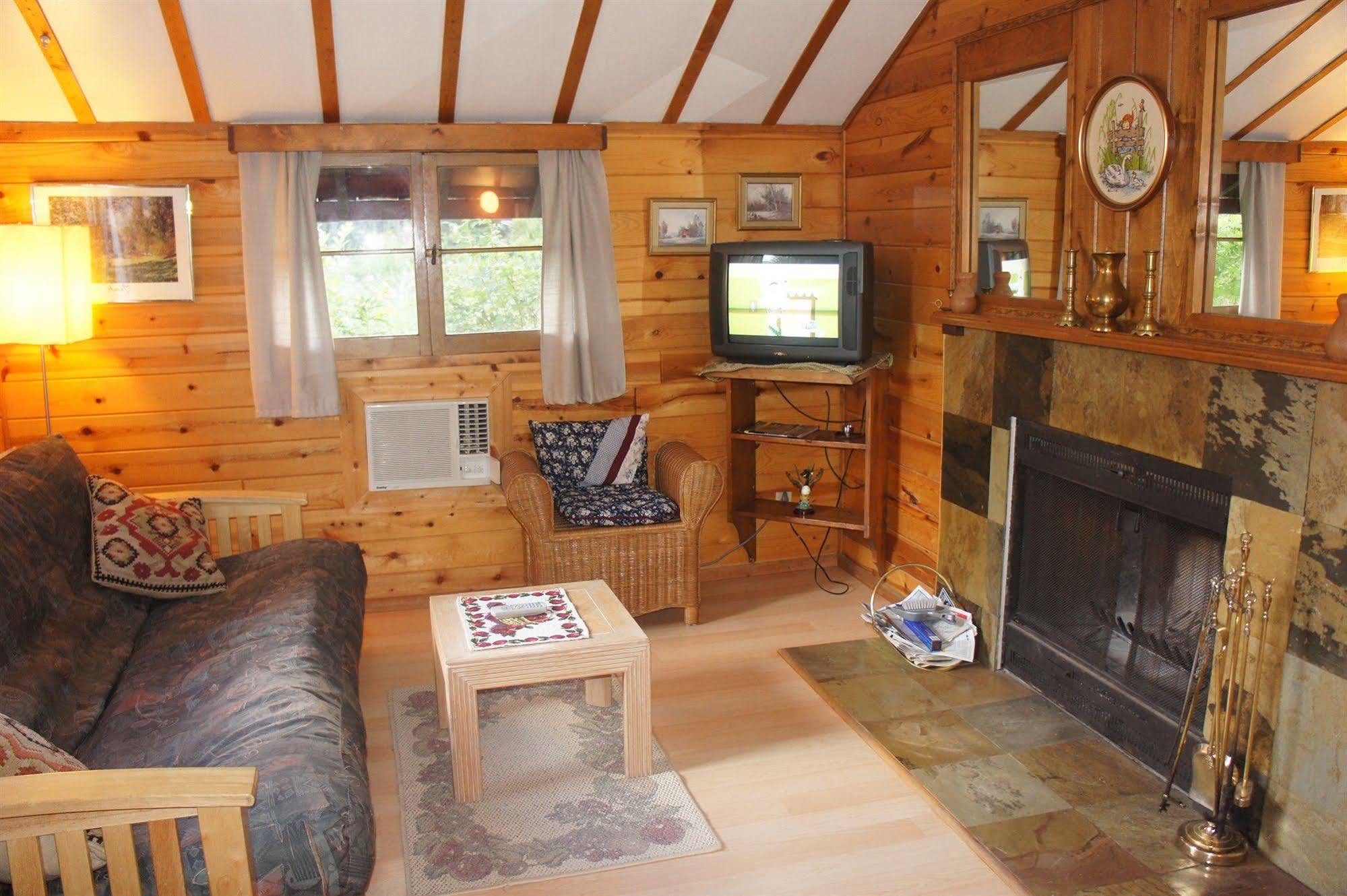 Fairmont Mountain Bungalows Fairmont Hot Springs Eksteriør billede